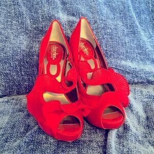 Charles David red frilly stilettos - Sz 5B (narrow) - in great condition